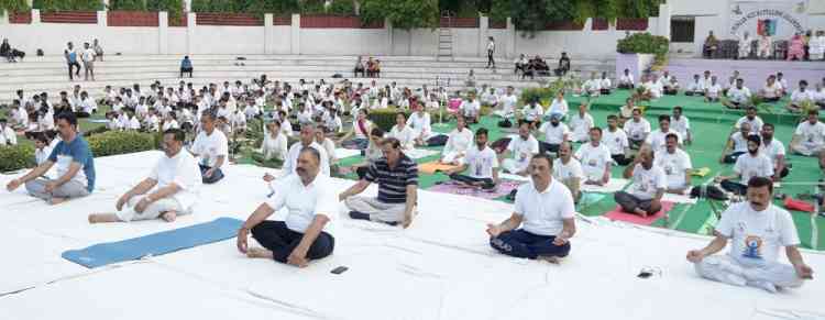 दोआबा कॉलेज में 9वां अंतर्राष्ट्रीय योग दिवस मनाया गया