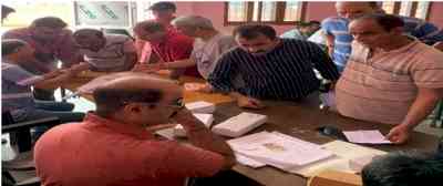 Voter cards provided to Kashmiri migrants at doorsteps