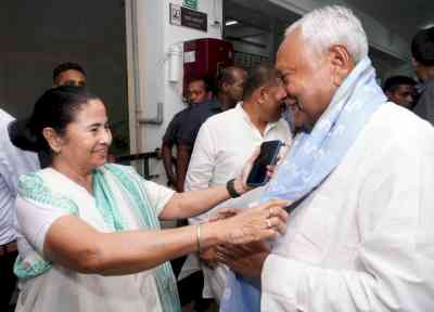 Pray that all goes well in Oppn meeting: Mamata