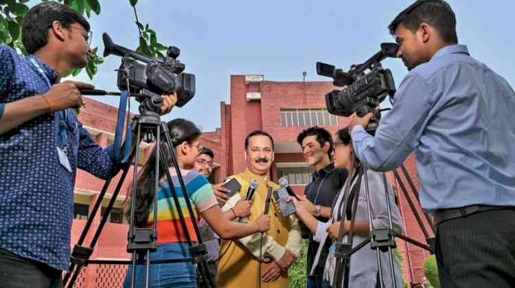 IIMC became the Best Media Educational Institute in the country