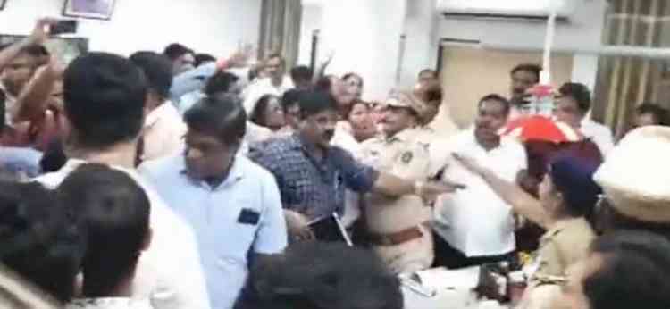 Shiv Sena (UBT) men rough up civic officer during protest march