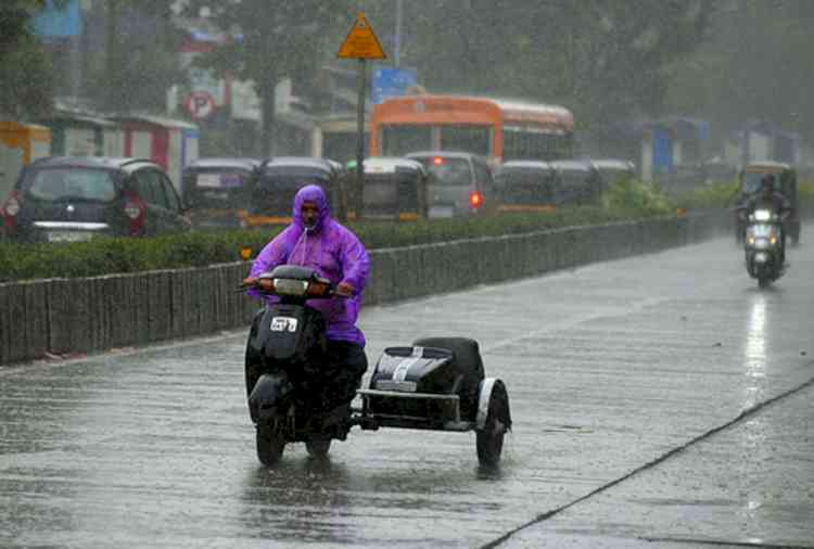 Delhi’s max temp settles at 33.2 degrees, IMD issues yellow alert for Tuesday