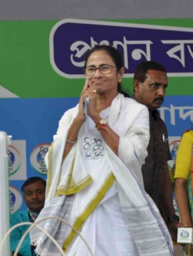 Mamata's helicopter makes emergency landing after facing air turbulence