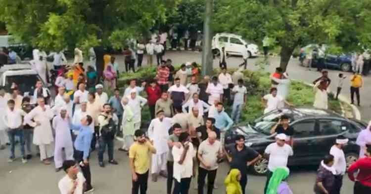 Land acquisition: Farmers stage protest in Gurugram; lock HSIIDC, Tehsil offices