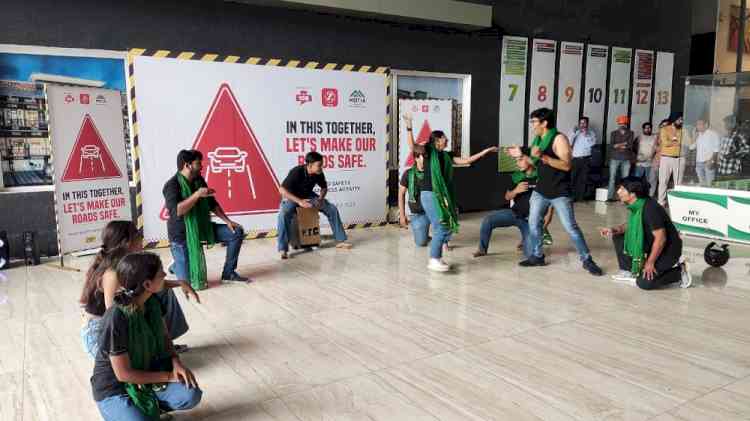 108 Ambulance Services Raise Awareness on Road Safety and Traffic Rules through Nukkad Natak in 3B2 Mohali and Zirakpur