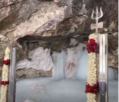 J&K L-G flags off 1st batch of Amarnath pilgrims from Jammu