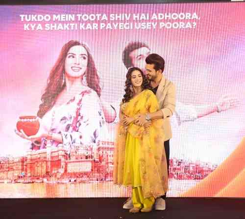 Arjun Bijlani, Neesha Sharma ooze romance in 'Pyaar Ka Pehla Adhyaya...' Delhi promo
