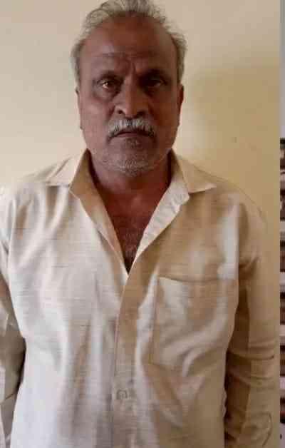 Drunkard man assaults mother, father burns him to death in K’taka