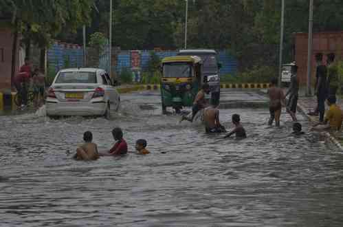 Delhi: Drowned auto driver's family seeks justice, police file death by negligence case  