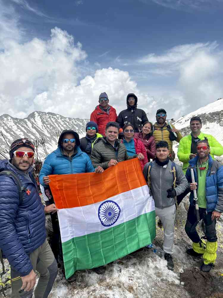 Jalandhar Youth Group successfully climbs 14,248 feet at Minkiani Pass Trek 