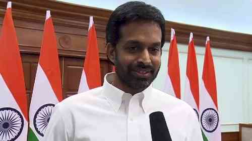 President Droupadi Murmu confers honorary doctorates on Pullela Gopichand, four others in Karnataka