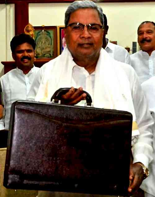 K'taka CM Siddaramaiah skips temple run before presenting budget
