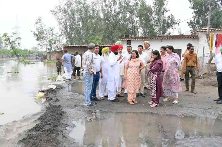 MLA Grewal, DC and MC Commissioner take stock of the situation as level of buddha nullah rises due to flash floods in upper reaches in upstream districts 