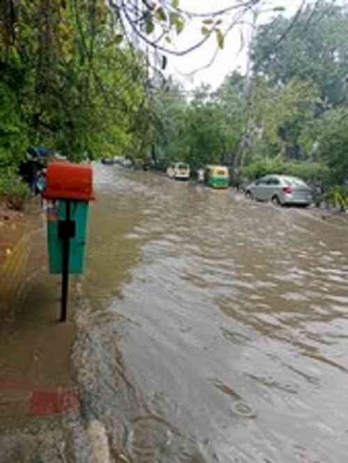 Heavy rainfall lashes Delhi, southwest monsoon intensifies