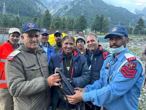 Shah lauds J&K Police for heroism, honesty & commitment to duty