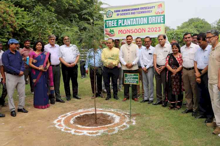 पर्यावरण संरक्षण के प्रति जागरूक करना गुजवि की प्राथमिकताः प्रो. नरसी राम बिश्नोई