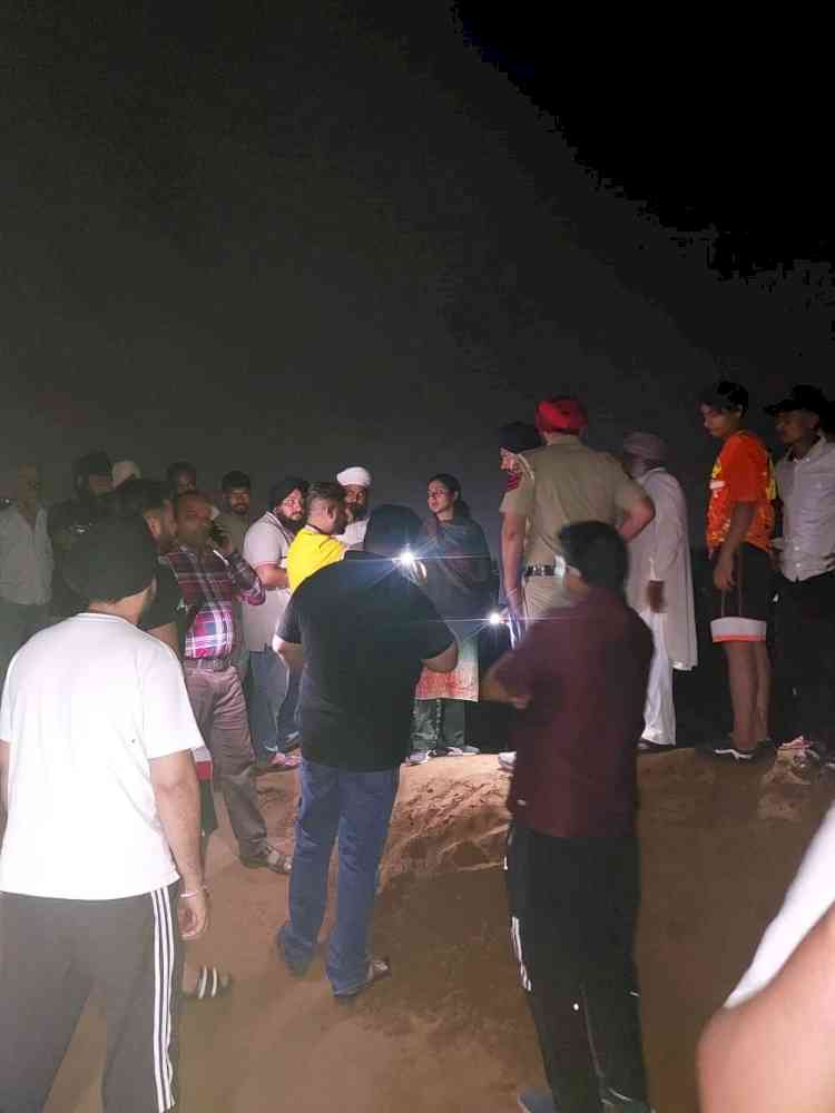 Panchayats lend support to administration, keep night vigil to guard embankments 