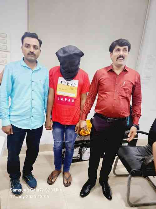 Thane police nab MP man with machine gun, 20 pistols, ammunitions