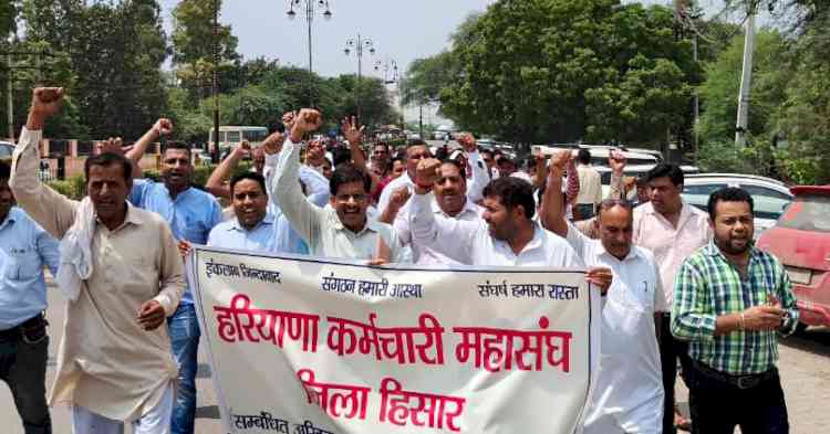 वेतनमान को लेकर आठवें दिन भी लिपिकों की हड़ताल जारी।