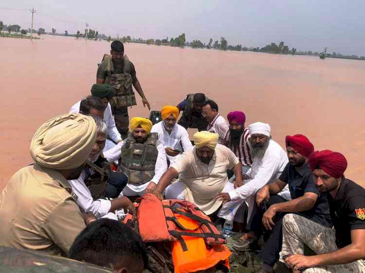 Cabinet Minister Harbhajan Singh ETO along with 4 MLAs visited areas affected by flood in river Sutlej