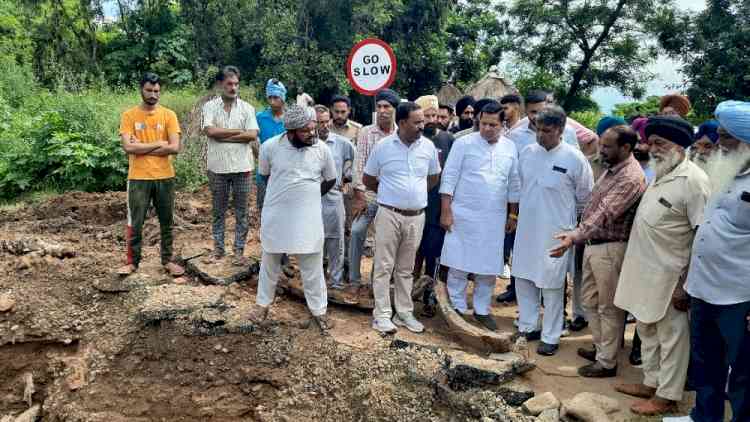 सांसद तिवारी ने खरड़ विधानसभा क्षेत्र का किया दौरा