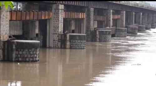 Delhi floods: Police Commissioner visits Old Iron Bridge
