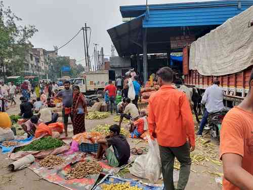 Late deliveries, rotten products plague fruit & vegetable markets in Delhi