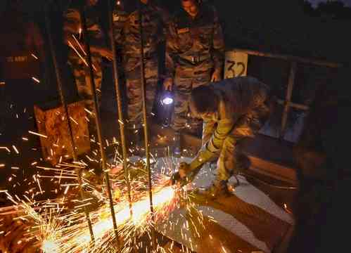 Delhi: ‘Army to complete repair of damaged regulator near ITO by midnight’