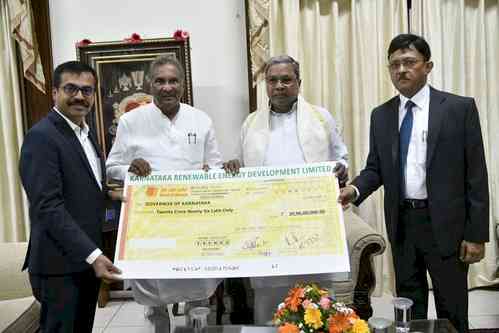 KREDL presents Rs 20.96cr dividend cheque to K'taka CM