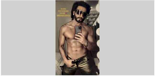 'Monday Motivashiun': Ranveer Singh flaunts washboard abs