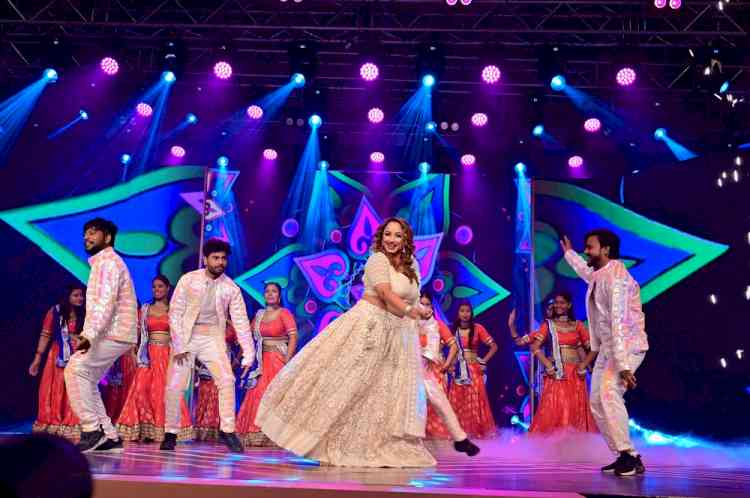 manoj tiwari a to z holi song