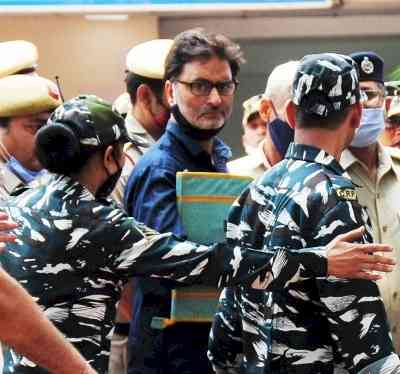 SC stunned to see JKLF chief Yasin Malik appear before it in person, judges recuse from hearing