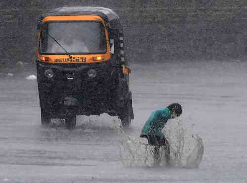 Heavy rain lashes Mumbai again, low-lying areas waterlogged