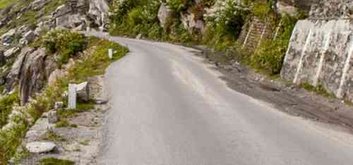 Close shave for passengers as rocks fall on bus in Himachal