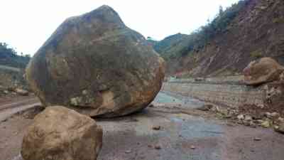Jammu-Srinagar Highway closed due to shooting stones