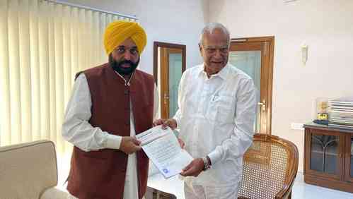 ‘Summoning special session patently illegal,’ Punjab Guv informs CM