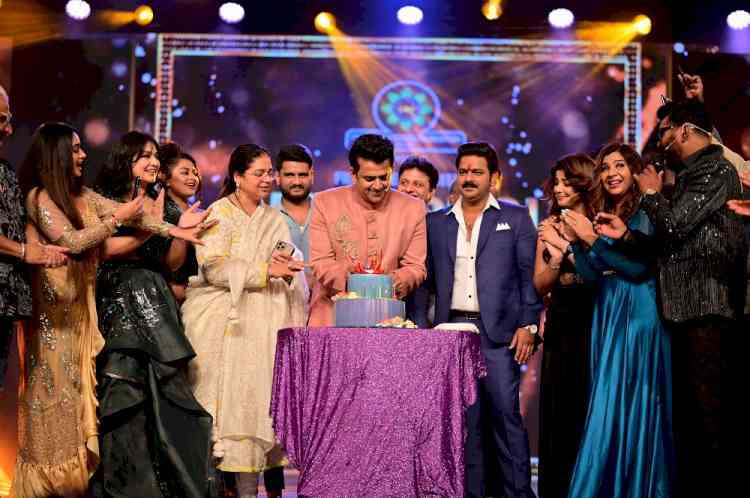 A Night of surprises and triumphs: Khesari Lal and Pawan Singh's embrace steals the show Filmfare & Femina Bhojpuri