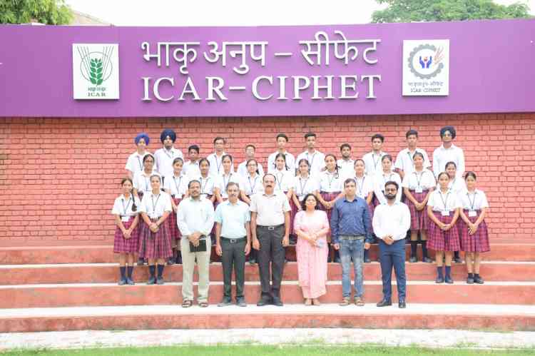 ICAR-CIPHET organized an Orientation program cum exposure visit for school students