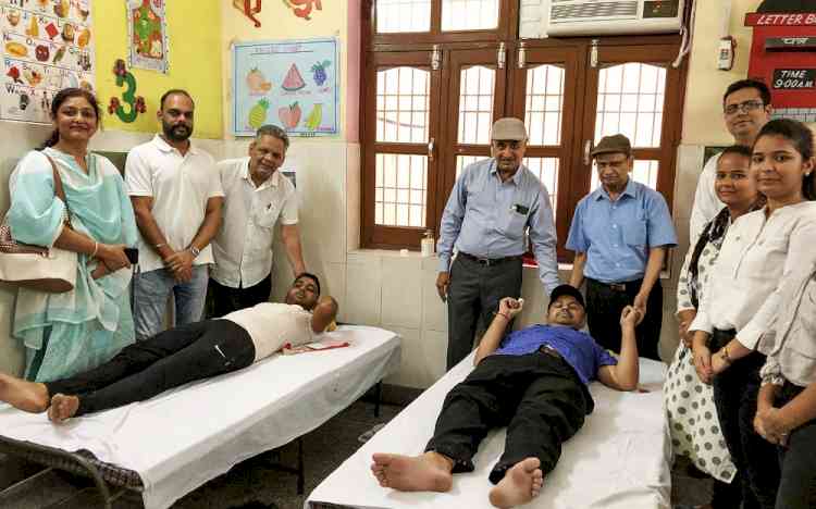 कारगिल विजय दिवस पर शिक्षा भारती विद्यालय में आयोजित रक्तदान शिविर में 34 यूनिट एकत्रित