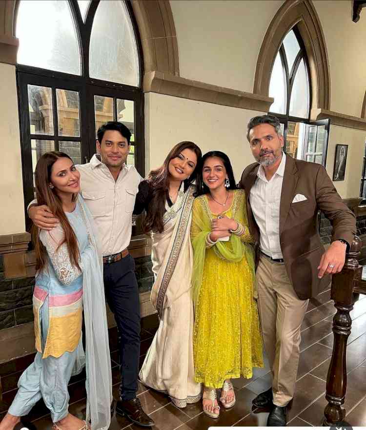 Double celebration for Shoaib Ibrahim Ayushi Khurana, Rachana Mistry and Iqbal khan as their show ‘Ajooni’ and ‘Na Umra Ki Seema Ho’ have completed one year, marking 300 episodes of their journey