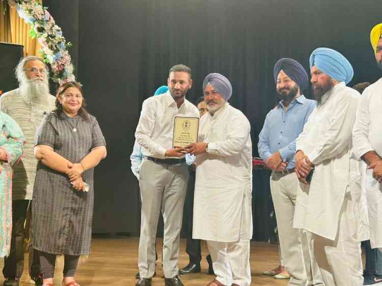 Cabinet Minister Jauramajra honors Lohit Bansal 