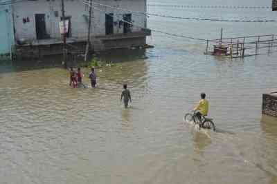 Ganga flows above danger mark in Kanpur, villages inundated