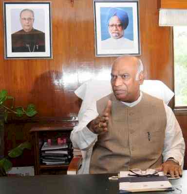 Kharge to finalise CWC list after Rahul returns from Kerala
