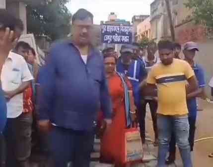 Kolkata: Trinamool mayor-in-council slaps man in public