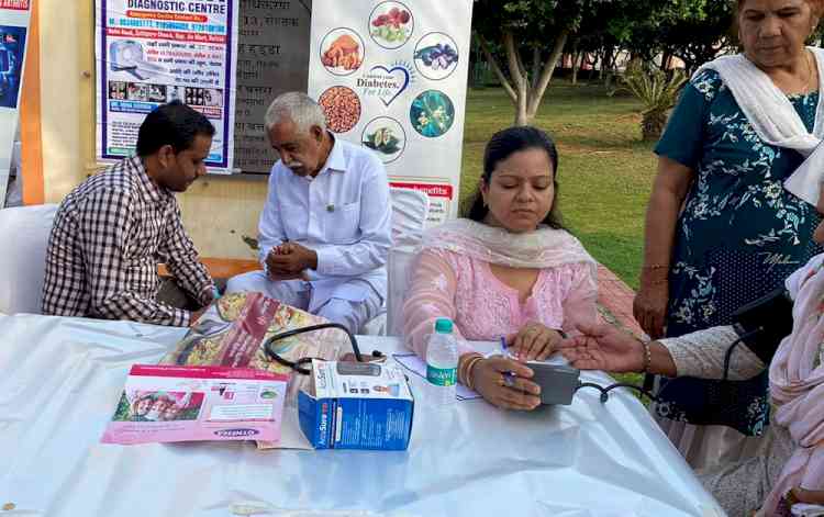 हुडा सिटी पार्क में निशुल्क स्वास्थ्य जांच शिविर आयोजित