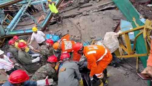 Maha crane crash toll reaches 17; President, PM condole deaths
