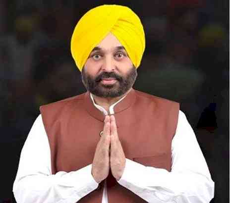 Bhagwant Mann visits Trident Group founder Rajinder Gupta's residence