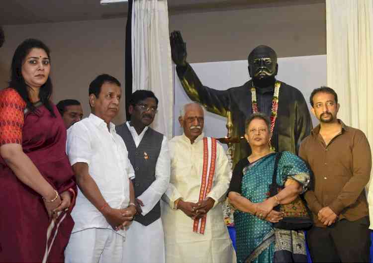 Statue of former Union Minister Late Dr Mallikarjun unveiled on his 82nd Jayanthi