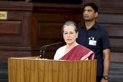 Sonia meets party leaders of Manipur to take stock of situation in strife-hit NE state