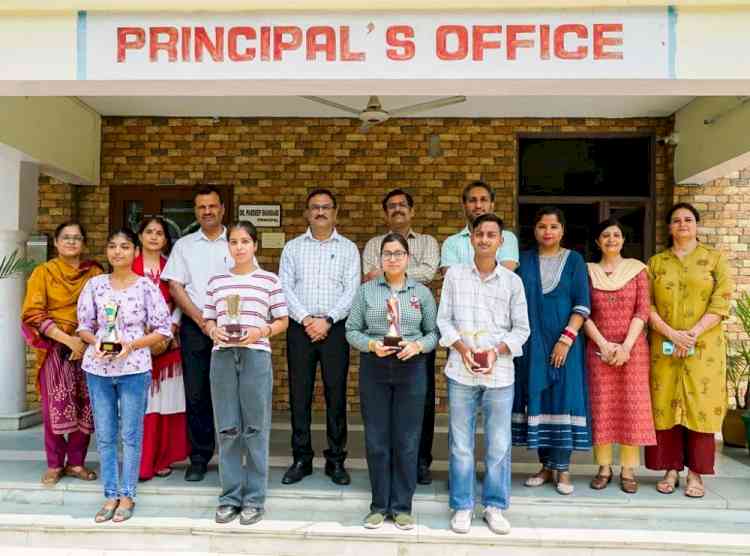 Doaba College’s B.Com students bring laurels in GNDU